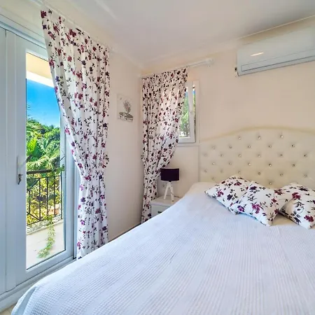 Villa Holiday Villa In Terrace Life