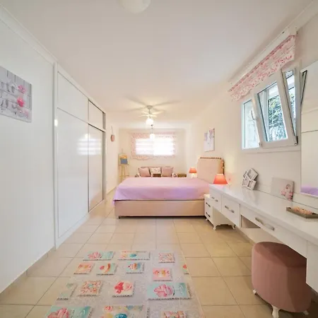 Holiday Villa In Terrace Life וילה