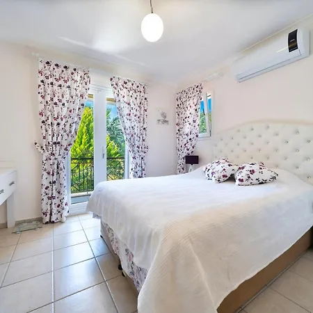Holiday Villa In Terrace Life וילה